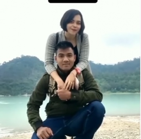 Kisah Asmara Anggota TNI & Satpam Cantik, Ini Potretnya Pakai Seragam Dinas Berduaan
