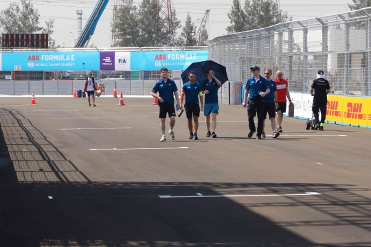 Pembalap Formula E Lakukan Track Walk di Lintasan Jakarta International E-Prix