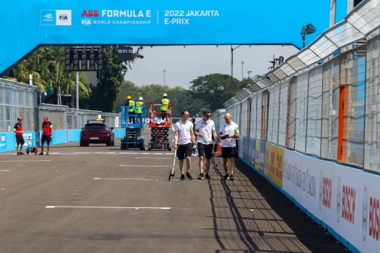 Pembalap Formula E Lakukan Track Walk di Lintasan Jakarta International E-Prix