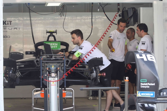Memantau Situasi Paddock Formula E Jakarta