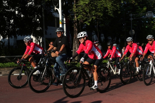 Hari Sepeda Sedunia, Anies Baswedan Gowes Bareng Dubes Negara G20