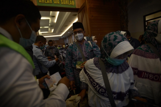 389 Jemaah Haji Kloter Pertama Diberangkatkan ke Tanah Suci