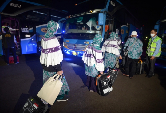 389 Jemaah Haji Kloter Pertama Diberangkatkan ke Tanah Suci