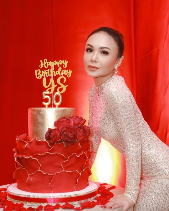 Potret Yuni Shara Ulang Tahun ke-50, Makin Cantik & Awet Muda Dibilang Rasa 30 Tahun