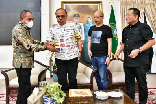 Gubernur Eks Pangkostrad Beri Kejutan Ultah ke Sahabat Lama, Intip Potretnya