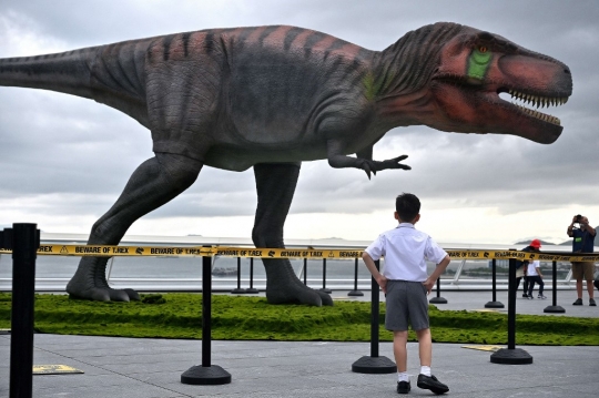 Penampakan Robot T-Rex yang Menghebohkan Warga Hong Kong