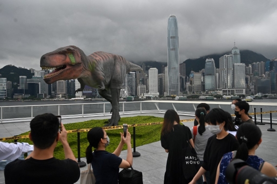 Penampakan Robot T-Rex yang Menghebohkan Warga Hong Kong