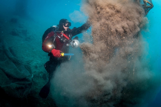 Pengangkatan 'Jaring Hantu' dari Dasar Laut Yunani