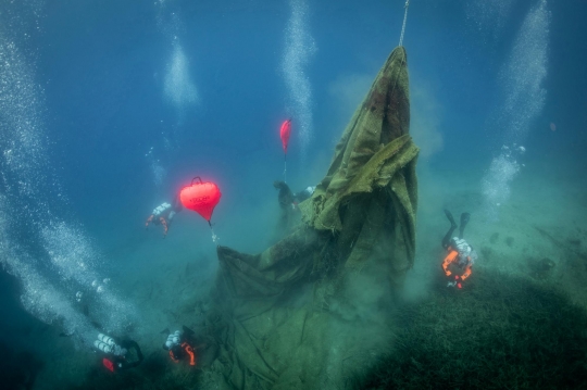 Pengangkatan 'Jaring Hantu' dari Dasar Laut Yunani