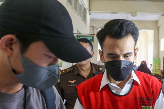Adam Deni Bacakan Pleidoi seusai Dituntut 8 Tahun Penjara