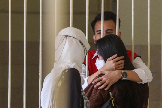 Adam Deni Bacakan Pleidoi seusai Dituntut 8 Tahun Penjara