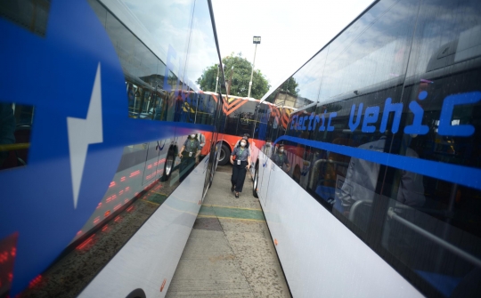 Penampakan Bus Listrik Transjakarta Saat Diluncurkan