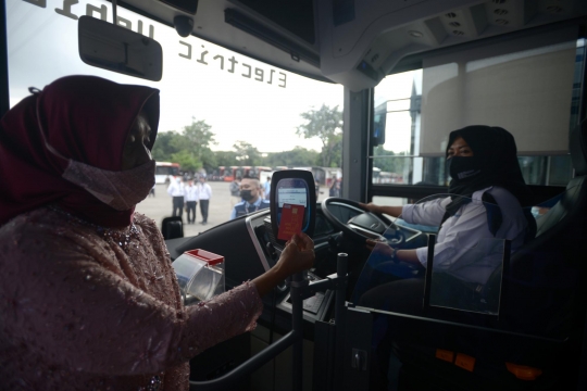 Penampakan Bus Listrik Transjakarta Saat Diluncurkan