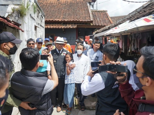 Kekuatan Hati Ridwan Kamil, Masih Berduka Tetap Turun ke Lapangan Hibur Warga