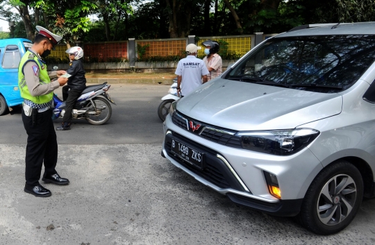 Ratusan Kendaraan Terjaring Razia Pajak STNK di Depok