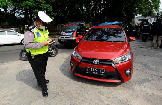 Ratusan Kendaraan Terjaring Razia Pajak STNK di Depok