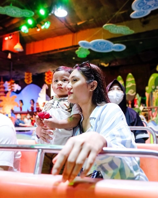 5 Potret Cantik Alinea Ava Nasution Anak Raditya Dika dan Anissa Aziza