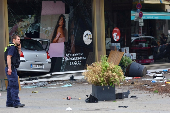 Satu Tewas dan Puluhan Orang Terluka usai Mobil Tabrak Kerumunan di Jerman