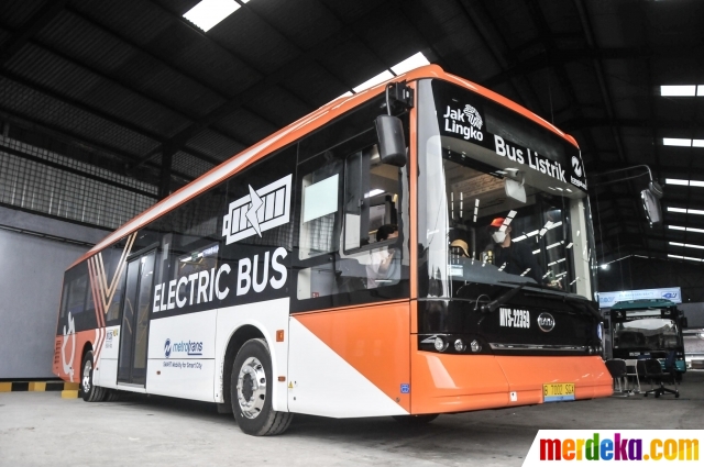 Foto : Mayasari Bakti Luncurkan 30 Bus Listrik Transjakarta | Merdeka.com