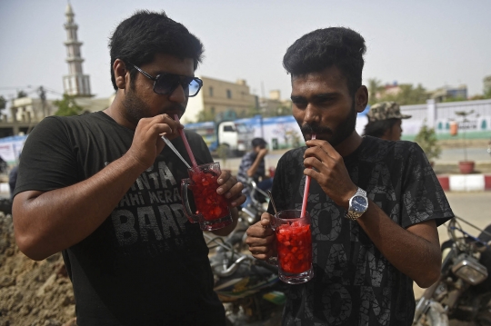 Minuman 'Penyegar Jiwa' Satukan India dan Pakistan saat Cuaca Panas