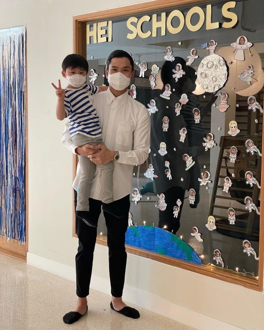 5 Potret Ganteng Raphael Moeis Anak Sandra Dewi, Gayanya Bikin Gemas