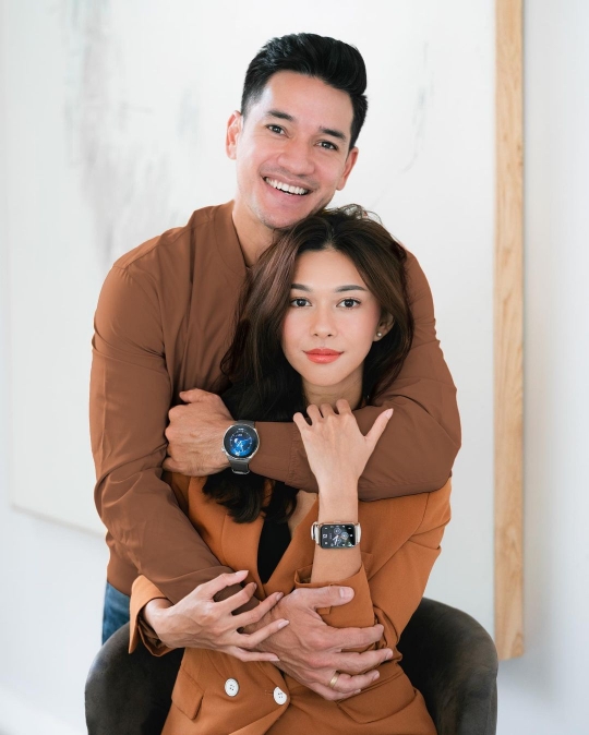 Deretan Potret Romantis Nana Mirdad dan Andrew White, Bak ABG Pacaran