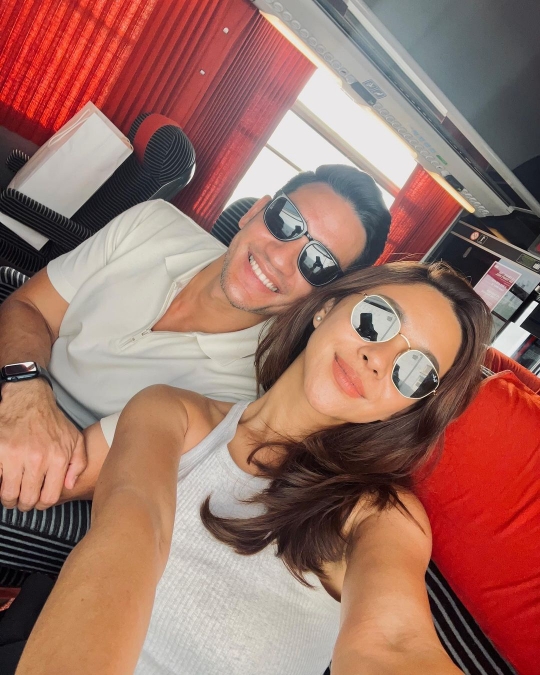 Deretan Potret Romantis Nana Mirdad dan Andrew White, Bak ABG Pacaran