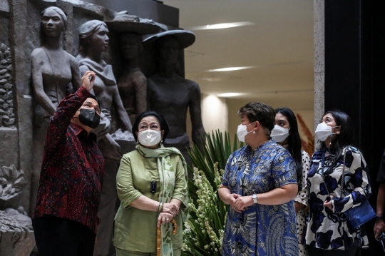 Keakraban Megawati dan Erick Tohir Kunjungi Sarinah
