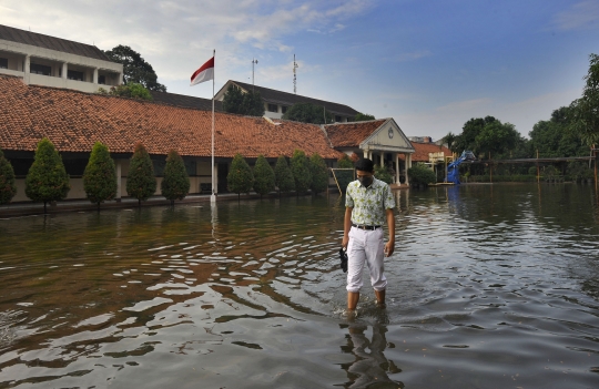 Sudah Tiga Minggu Banjir Genangi SMAN 4 Tangerang Selatan