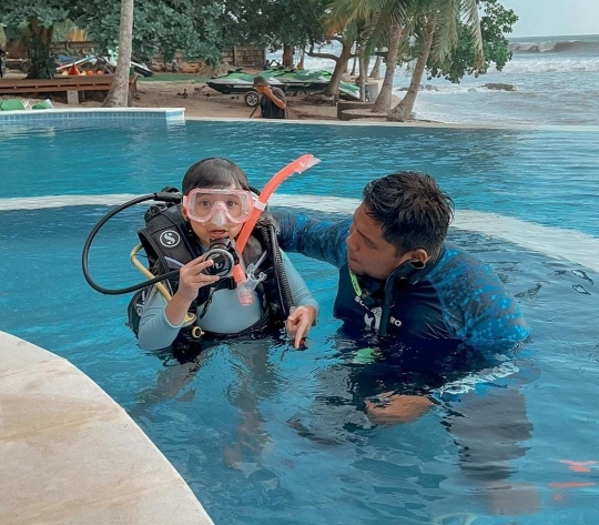 Keren Banget, Ini Deretan Foto Gempi Anak Gading dan Gisel Belajar Diving