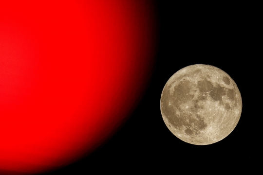 Penampakan Fenomena Strawberry Moon di Sejumlah Negara