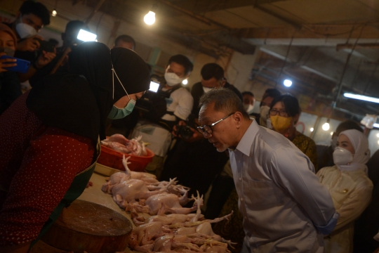 Blusukan di Pasar Cibubur, Mendag Zulkifli Hasan Kaget Harga Bahan Pokok Naik Semua