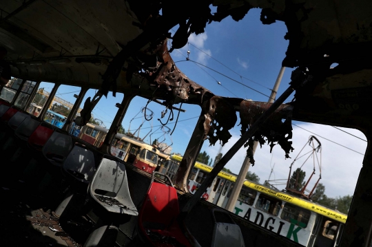 Porak-poranda Depo Trem Ukraina Akibat Gempuran Rusia