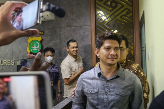 Wajah Santai Iko Uwais seusai Diperiksa Polisi Terkait Pengeroyokan