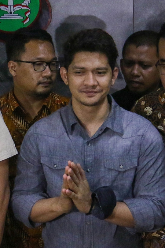 Wajah Santai Iko Uwais seusai Diperiksa Polisi Terkait Pengeroyokan