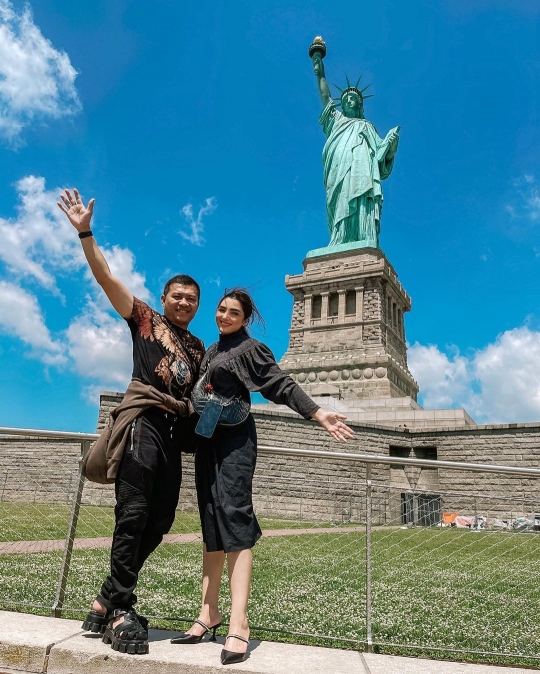 6 Gaya Ashanty saat Liburan di New York, Penampilannya Mencuri Perhatian
