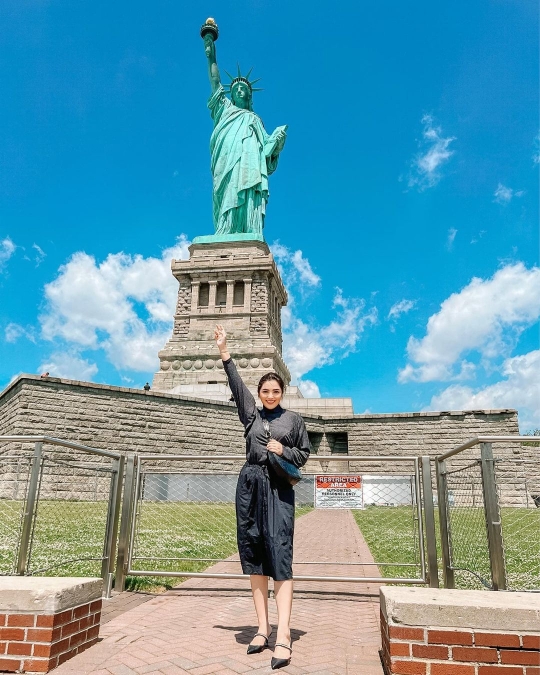 6 Gaya Ashanty saat Liburan di New York, Penampilannya Mencuri Perhatian