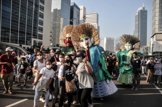 Kemeriahan Pawai Kesenian Betawi Sambut HUT DKI Jakarta