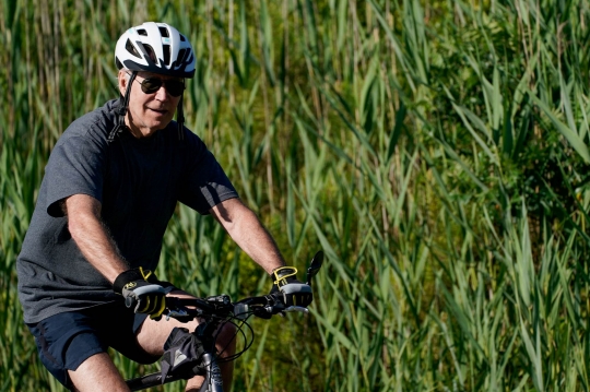 Kondisi Joe Biden Usai Jatuh dari Sepeda