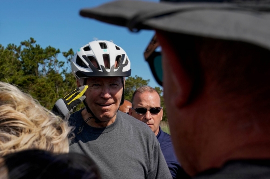 Kondisi Joe Biden Usai Jatuh dari Sepeda