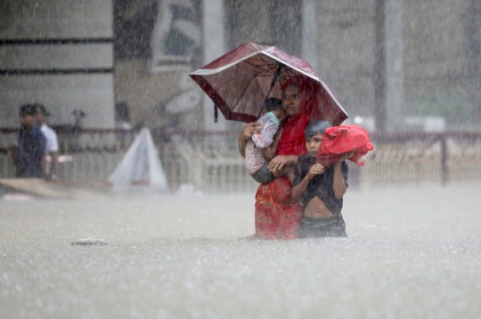 Potret Banjir di Bangladesh dan India yang Tewaskan Puluhan Orang