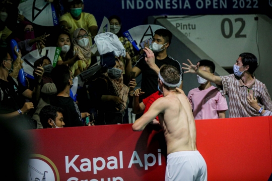 Selebrasi Tunggal Putra Denmark Jadi Juara Indonesia Open 2022 Usai Tekuk China