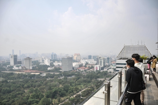 Penampakan Polusi Udara Selimuti Jakarta