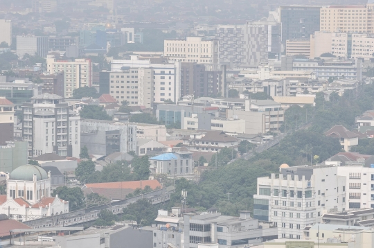 Penampakan Polusi Udara Selimuti Jakarta