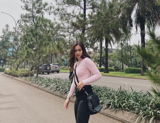 Dulu Dikenal Imut, Intip Potret Dea Annisa Beranjak Dewasa Semakin Cantik