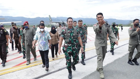 Momen Jenderal TNI Andika Ditemani Dua Kawan Lama Cek Operasi Sikat Teroris di Poso