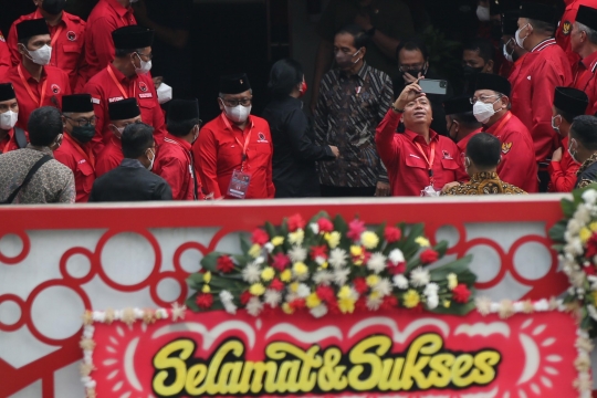 Keakraban Presiden Jokowi Bincang-Bincang dengan Kader PDIP