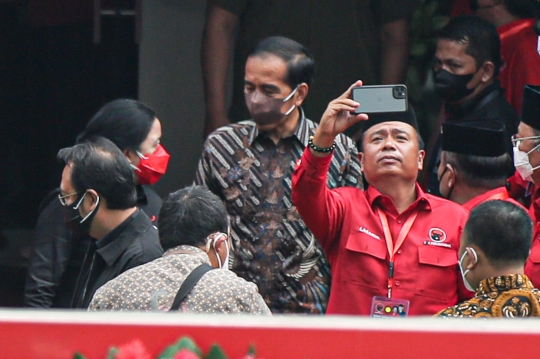 Keakraban Presiden Jokowi Bincang-Bincang dengan Kader PDIP
