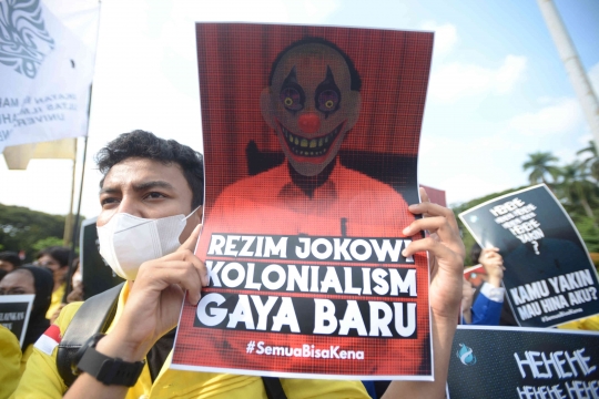 Aksi Mahasiswa Demo Tolak RKUHP di Patung Kuda