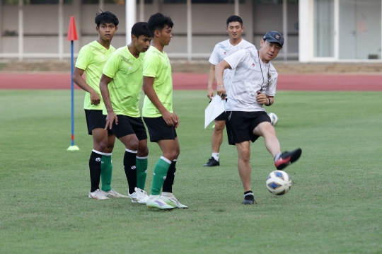 Intip Shin Tae-yong Pimpin Latihan Timnas U-19 Jelang Piala AFF